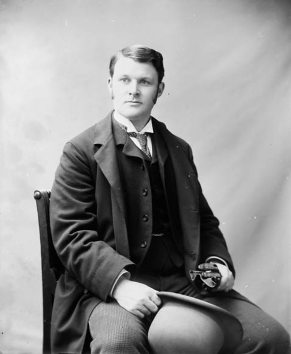 Titre original :  Hon. Charles Hibbert Tupper, M.P., (Pictou, N.S.). Minister of Marine & Fisheries. 