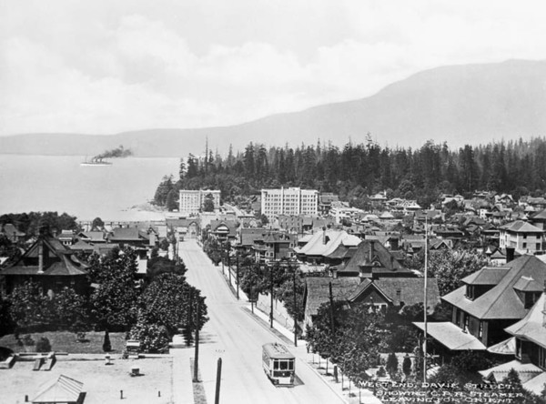 Titre original&nbsp;:  MIKAN 3334879 West End, Davie Street showing C.P.R. (Canadian Pacific Railway) Steamer leaving for Orient. ca. 1900-1925 [96 KB, 760 X 563]