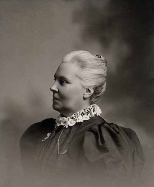 Titre original :  Portrait of Dr. Jenny Trout © Park Bros., Toronto / Library and Archives Canada / PA-212242