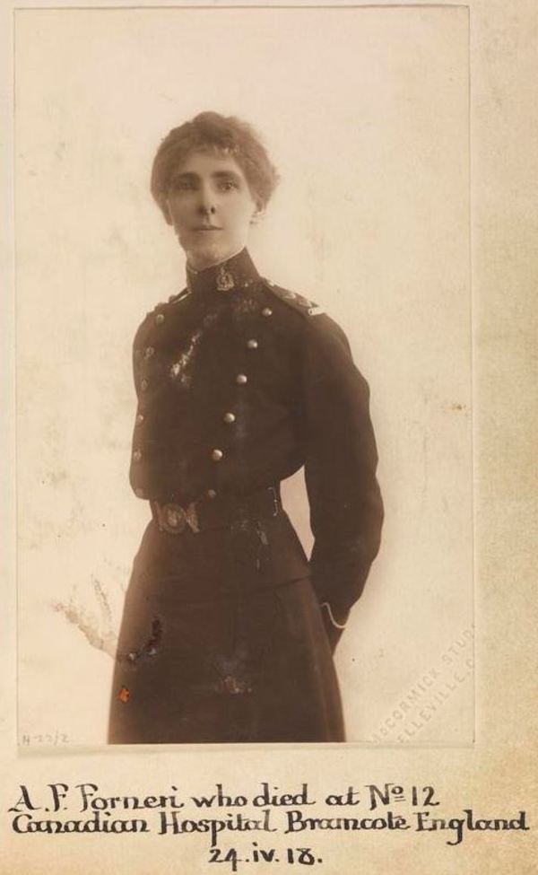 Titre original :  Inscription: A F Forneri who died at No 12 Canadian Hospital Bramcote England 24.4.18.
Photo of Agnes Florien Forneri ; © IWM (WWC H22-2).