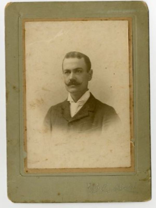 Titre original :  Image courtesy of Esther Clark Wright Archives, Vaughan Memorial Library, Acadia University, Wolfville, Nova Scotia. 
Photograph of J.F. Herbin. Date Created: [1890?]. Creator: Gauvin & Gentzel, Halifax, NS.