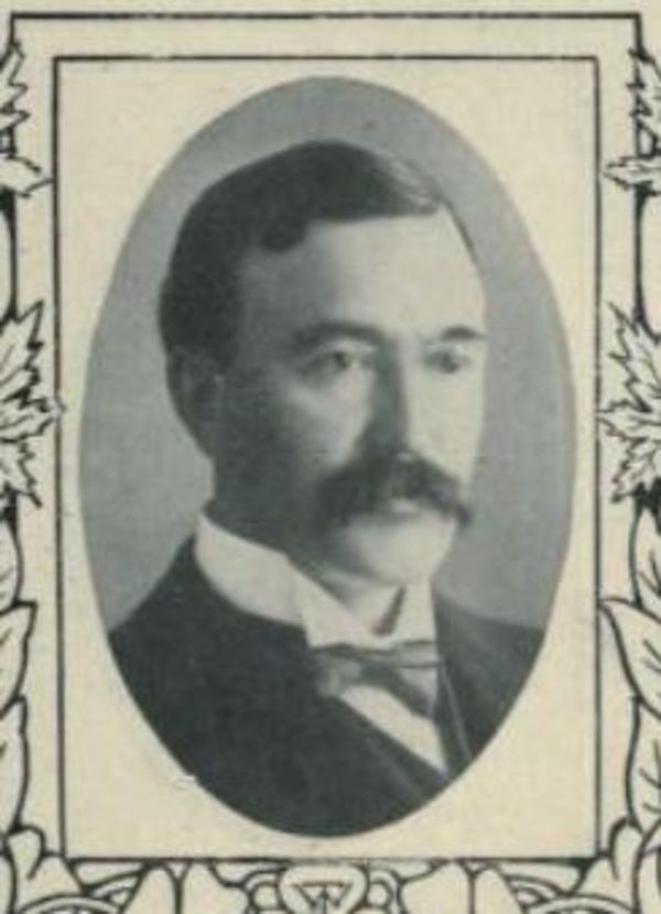 Titre original :  Donald Alexander MacKinnon. From: The Busy man's magazine. May 1910-October 1910.
Source: https://archive.org/details/busymansmagazine20torouoft/page/n32/mode/2up  