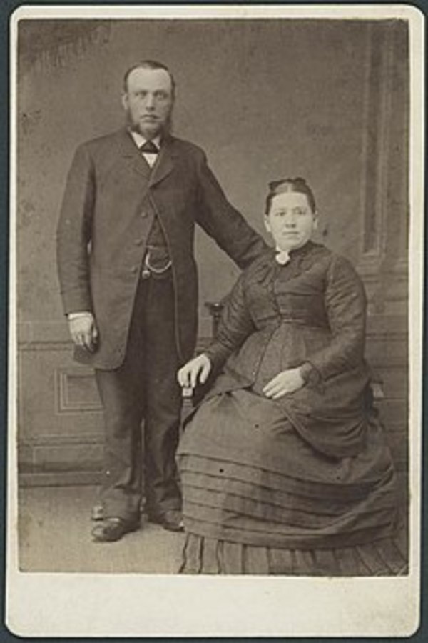 Original title:  Studio portrait of Jacob and Mary Kaufman