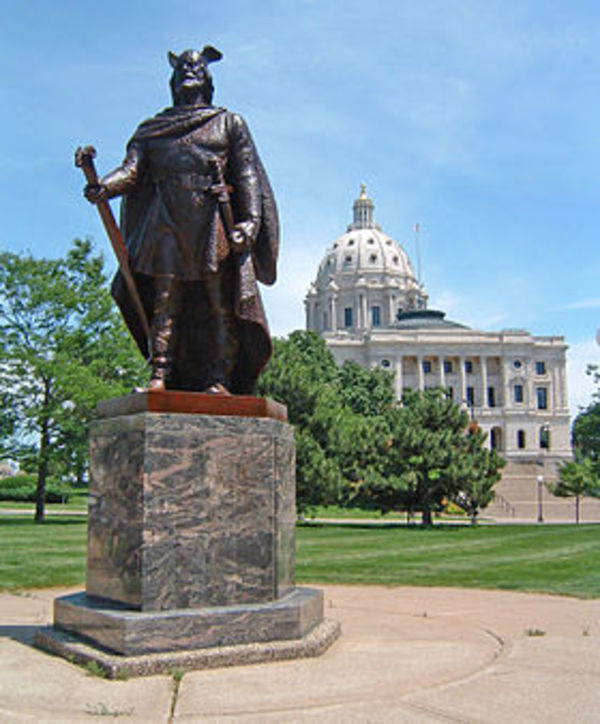 Titre original :  Statue de Leif Ericson dans l'État du Minnesota aux États-Unis.