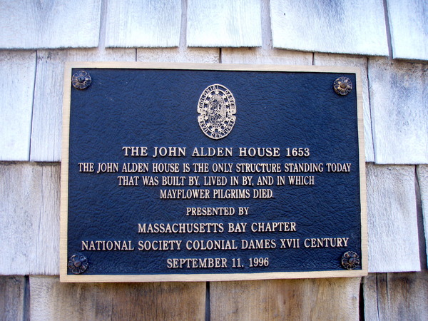 Titre original :    Description English: Historic plaque and marker on the John Alden House in Duxbury, Massachusetts Date 15 March 2009(2009-03-15) Source Own work Author Pete Forsyth

