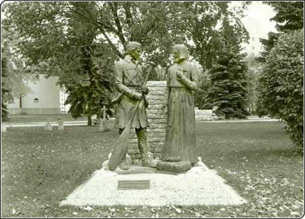 Original title:  Le monument Aulneau-La Vérendrye - SHSB 15911