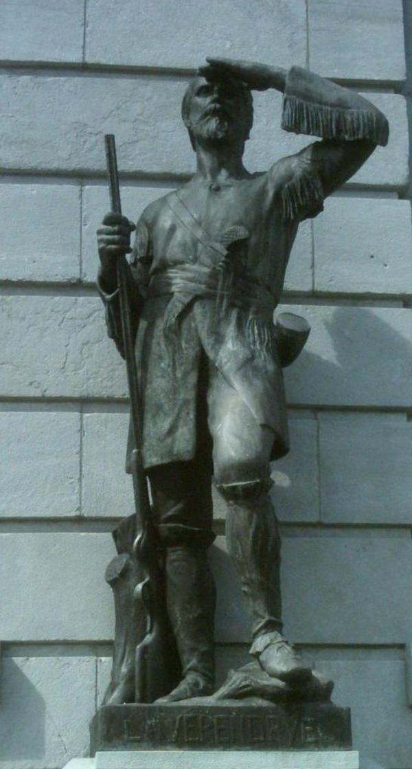 Original title:    Description Français : Pierre Gaultier de Varennes et de la Vérendrye (1685-1749), sculpture devant l'hôtel du Parlement de Québec, aile droite, série des découvreurs Date photo: 12 juillet 2009 Source J'ai pris moi-même ce cliché Author sculpteur:Jean Bailleul / photo: Jean Gagnon

