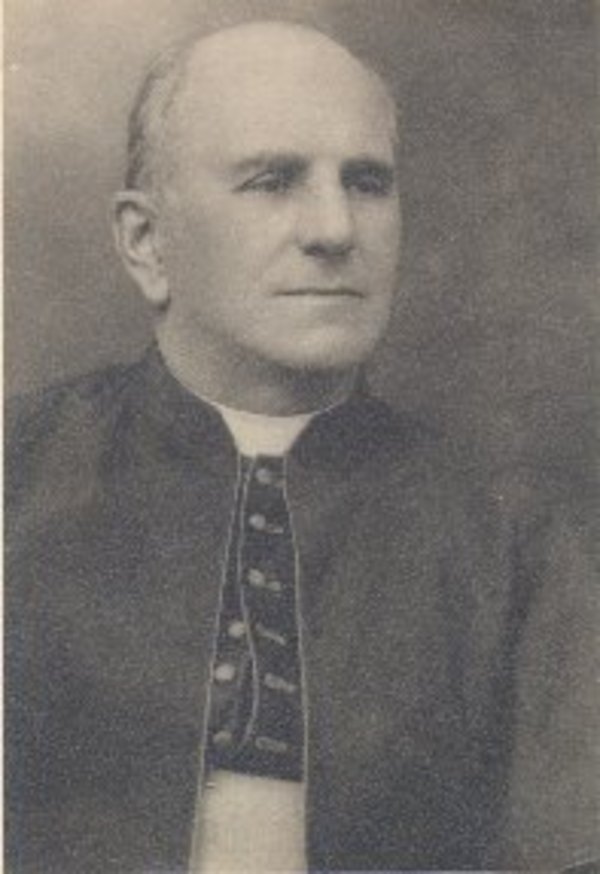 Titre original :    Description English: Marcel-François Richard, circa 1905. Français : Marcel-François Richard vers 1905. Date 1905(1905) Source Centre d'études acadiennes Author Not specified - non spécifié Permission (Reusing this file) Public domainPublic domainfalsefalse This image (or other media file) is in the public domain because its copyright has expired. This applies to Australia, the European Union and those countries with a copyright term of life of the author plus 70 years. You must also include a United States public domain tag to indicate why this work is in the public domain in the United States. Note that a few countries have copyright terms longer than 70 years: Mexico has 100 years, Colombia has 80 years, and Guatemala and Samoa have 75 years, Russia has 74 years for some authors. This image may not be in the public domain in these countries, which moreover do not implement th