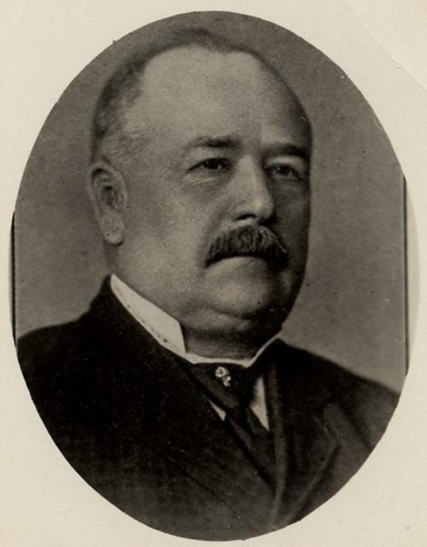 Titre original :    Description Paul Tourigny Date c.1920s Source This image is available from the Bibliothèque et Archives nationales du Québec under the reference number P1000,S4,D83,PT56 This tag does not indicate the copyright status of the attached work. A normal copyright tag is still required. See Commons:Licensing for more information. Boarisch | Česky | Deutsch | Zazaki | English | فارسی | Suomi | Français | हिन्दी | Magyar | Македонски | Nederlands | Português | Русский | Tiếng Việt | +/− Author Unknown Permission (Reusing this file) Public domainPublic domainfalsefalse This Canadian work is in the public domain in Canada because its copyright has expired due to one of the following: 1. it was subject to Crown copyright and was first published more than 50 years ago, or it was not subject to Crown copyright, and 2. it is a photograph that was created prior to January 1, 1949, or 3. the cr