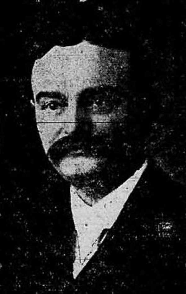 Titre original :    Description Member of the Alberta Legislative Assembly Thomas Henry Blow in 1913 Date 18 April 1913 Source Calgary Daily Herald, scan by User:Cloveious Author Unknown Permission (Reusing this file) Very old photo

