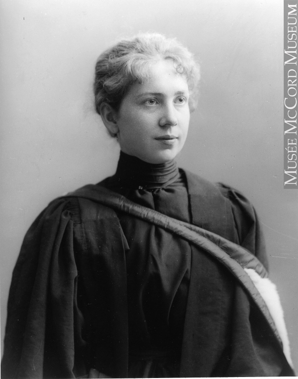 Titre original :  Photograph Miss Harriet Brooks, nuclear physicist, Montreal, QC, 1898 Wm. Notman & Son 1898, 19th century Silver salts on glass - Gelatin dry plate process 17.8 x 12.7 cm Purchase from Associated Screen News Ltd. II-123880 © McCord Museum Keywords:  female (19035) , Photograph (77678) , portrait (53878)