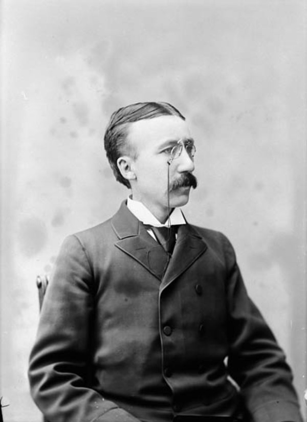 Titre original :  Poirier, Pascal Hon. Senator Feb. 15, 1852 - Sept. 25, 1933. 