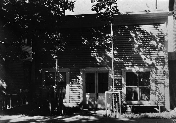 Titre original&nbsp;:  MIKAN 3320553 : Sir Wilfrid Laurier's law office in Arthabaska, Québec. 